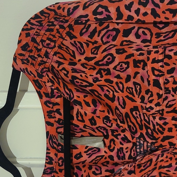 3FOR25 🥳 Animal Print Blouse - Picture 3 of 4